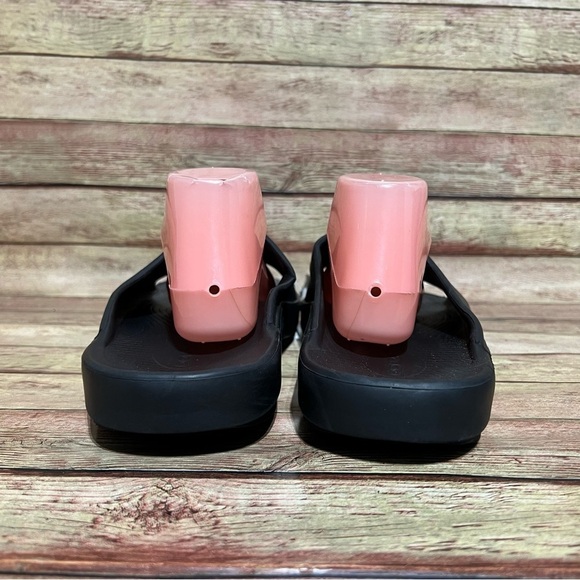 Oofos Ooahh Black Recovery Slide Sandals